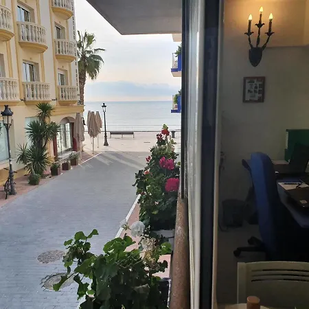 Con Oficina Y Vistas Al Mar Apartment