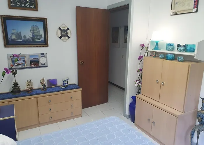 Con Oficina Y Vistas Al Mar